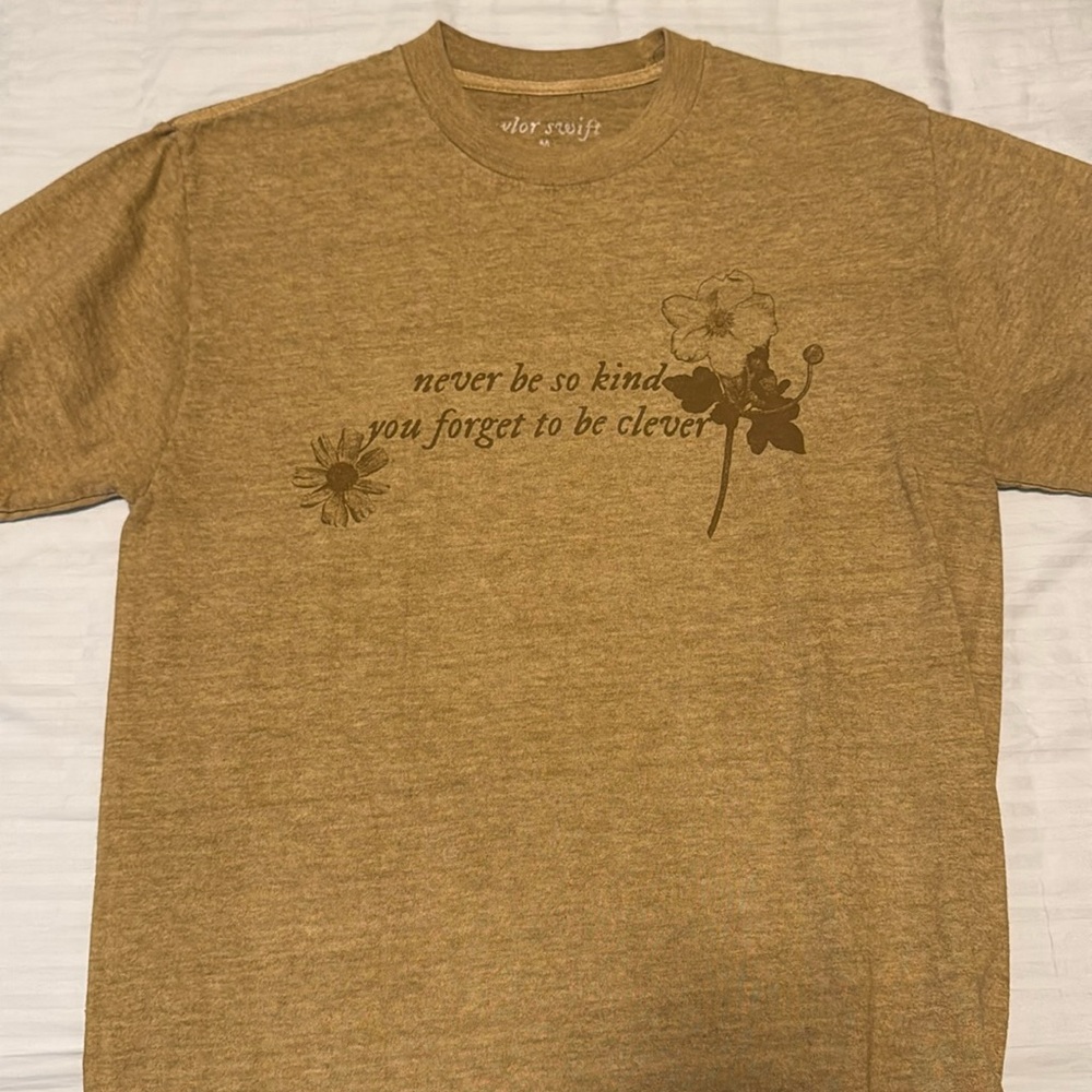 Taylor Swift t-shirt